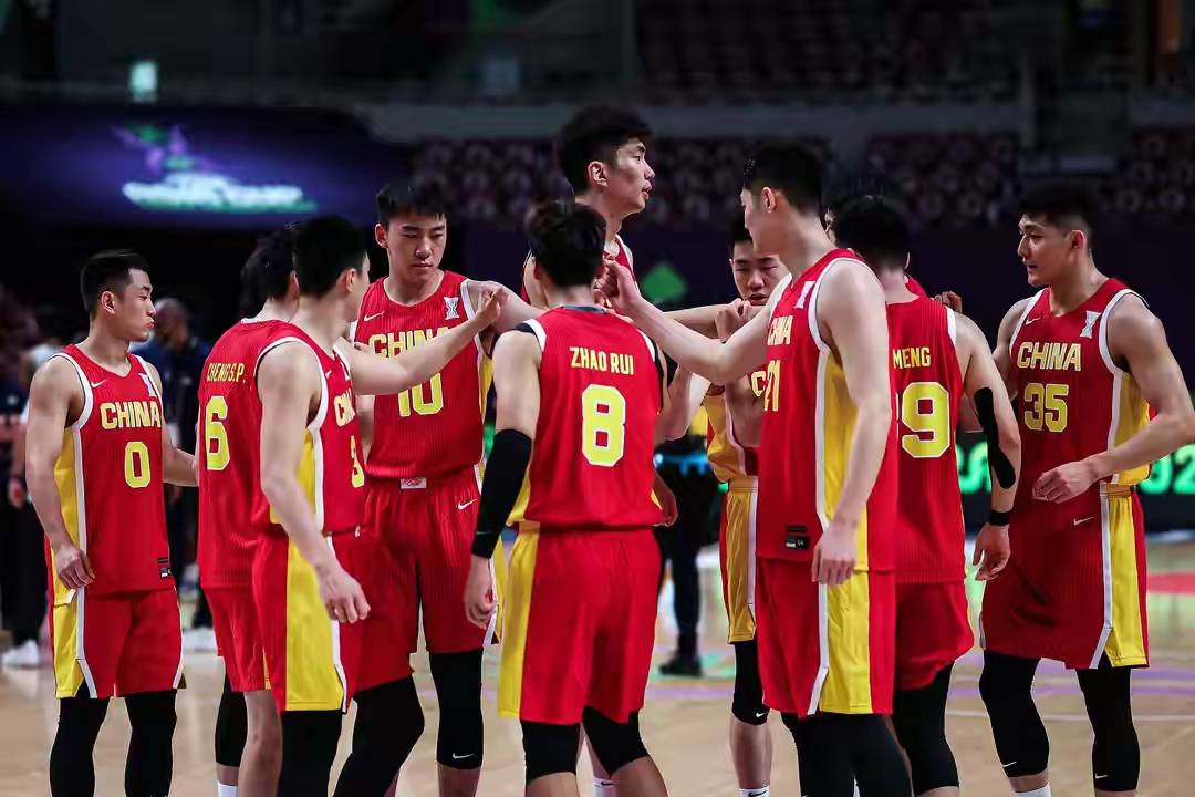 包含今夜体能课后,广东宏远临场应变备战CBA常规赛,质疑声仍在,阵容厚度经受考验的词条 包含今夜体能课后,广东宏远临场应变备战CBA常规赛,质疑声仍在,阵容厚度经受考验的词条